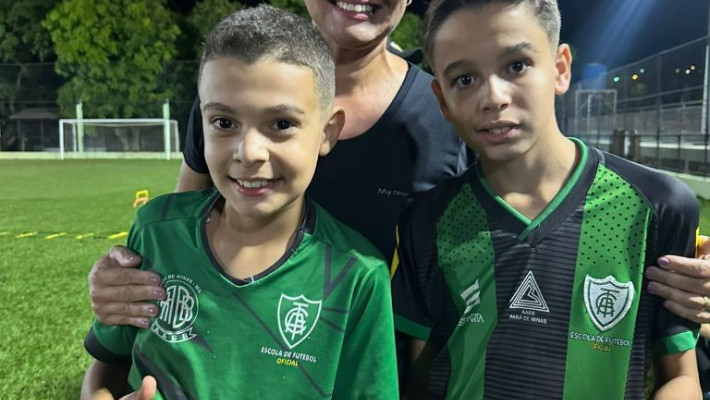 COMEMORAÇÃO DIA DAS MÃES – ESCOLINHA DO AMÉRICA