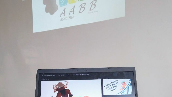 TREINAMENTO DE NATAÇÃO PARA PROFESSORES