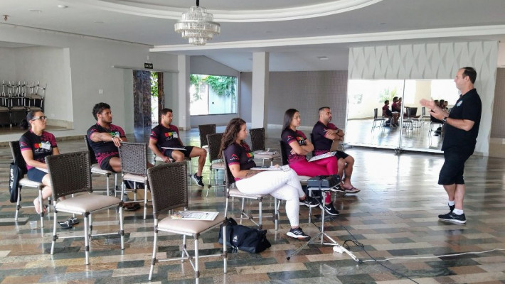 TREINAMENTO DE NATAÇÃO PARA PROFESSORES