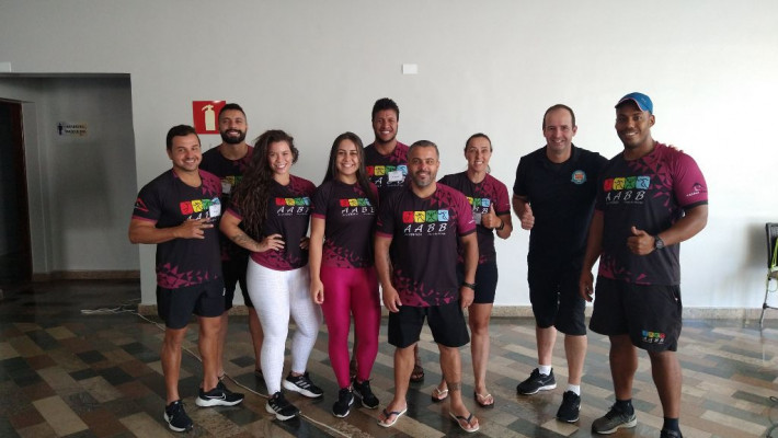 TREINAMENTO DE NATAÇÃO PARA PROFESSORES