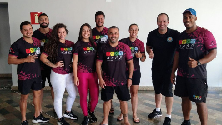 TREINAMENTO DE NATAÇÃO PARA PROFESSORES