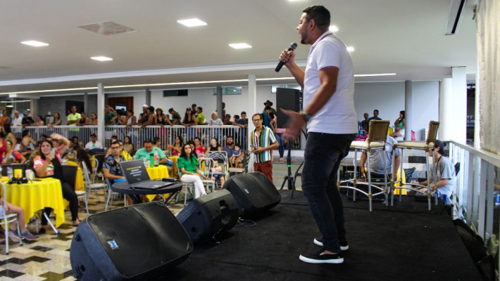 Karaokê Premiado abre Projeto Verão da AABB