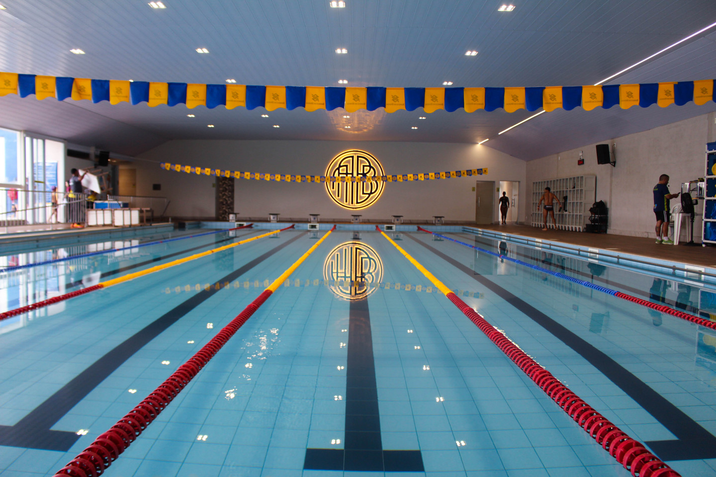 Piscina semi-olímpica - 25 metros